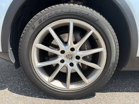 Used 2020 Porsche Cayenne AWD/4WD image 6