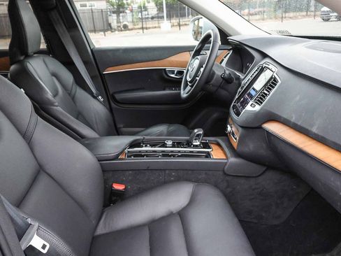 Used 2024 Volvo XC90 T8 Plus w/ Protection Package Premier AWD/4WD image 18