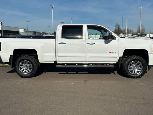Used 2019 Chevrolet Silverado 3500 LTZ image 3