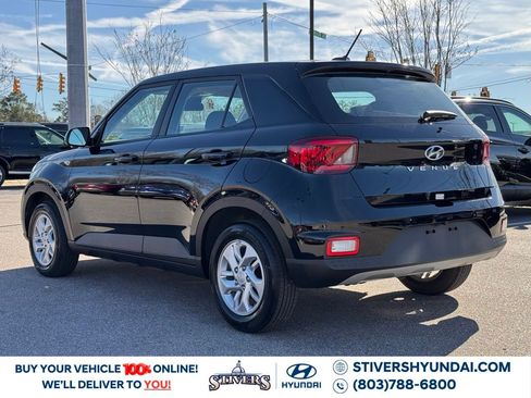 Certified 2025 Hyundai Venue SE image 10