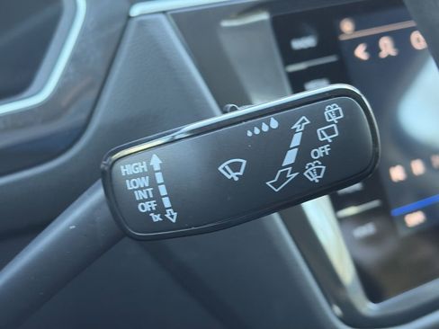 Used 2024 Volkswagen Tiguan SE image 20