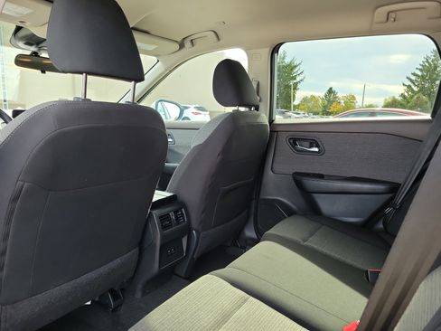 Used 2023 Nissan Rogue SV image 14