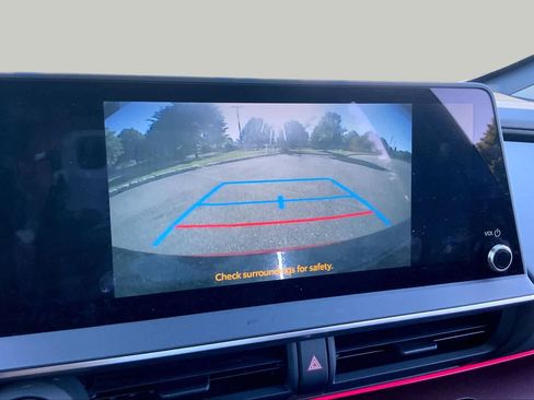 Used 2024 Toyota Prius Prime FWD image 27