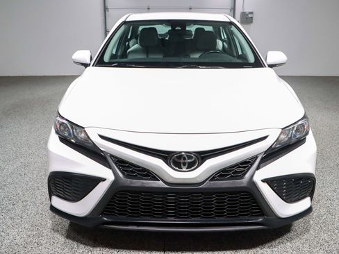 Used 2023 Toyota Camry SE FWD image 4