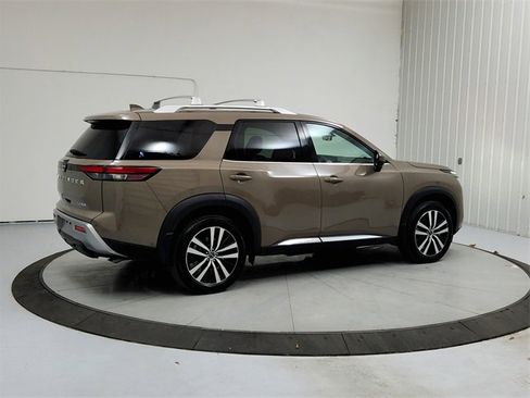 Used 2024 Nissan Pathfinder Platinum w/ Cargo Package image 7