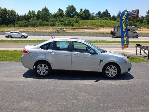 Used 2009 Ford Focus SEL FWD image 6