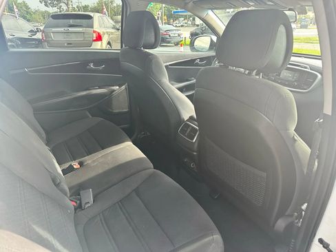 Used 2016 Kia Sorento LX image 18