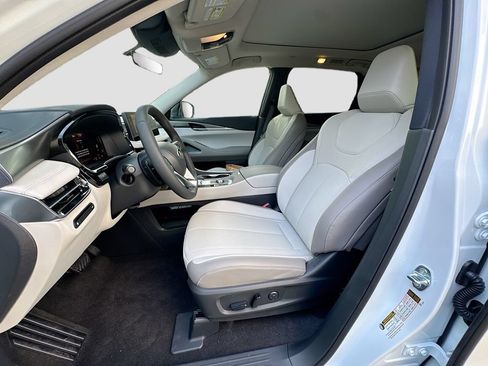 Used 2027 INFINITI QX60 Pure w/ Cargo Package FWD image 22
