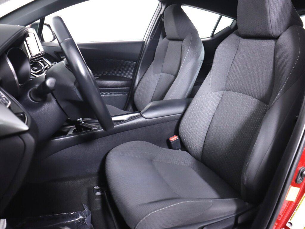 Used 2018 Toyota C-HR XLE FWD image 30