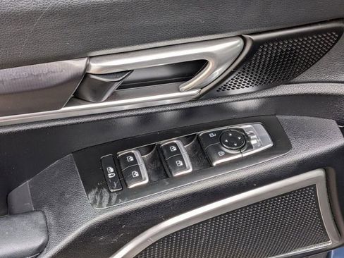 Used 2023 Kia Telluride S image 12