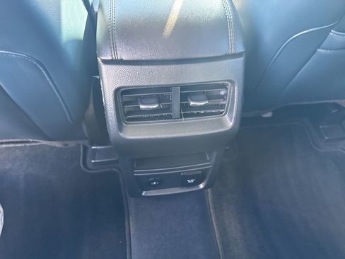 Used 2024 Ford Edge SEL w/ Sport Appearance Package image 10