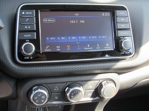 New 2025 Nissan Kicks Play S image 14