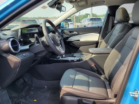 New 2026 Chevrolet Trax LT w/ Sunroof Package FWD image 8