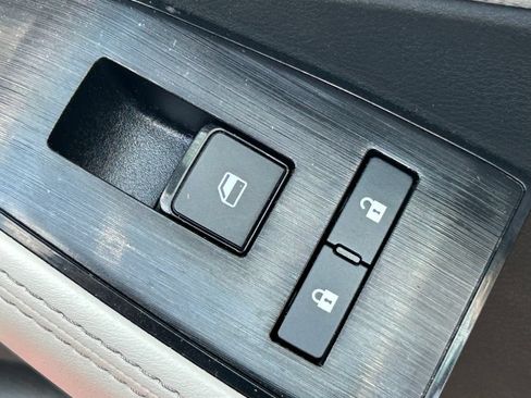Used 2023 Nissan Rogue SV AWD/4WD image 34