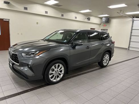 Used 2024 Toyota Highlander Limited AWD/4WD image 4