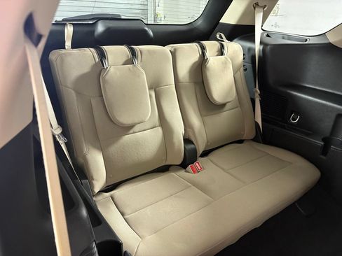 Used 2023 Ford Explorer XLT AWD/4WD image 34