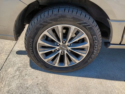 Used 2017 Lincoln Navigator L Select image 40