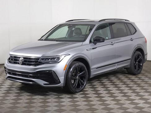 Used 2024 Volkswagen Tiguan SE R-Line AWD/4WD image 9