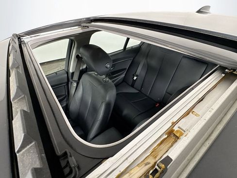 Used 2018 BMW 320i Sedan image 24