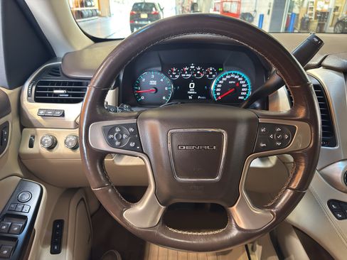 Used 2018 GMC Yukon Denali AWD/4WD image 25