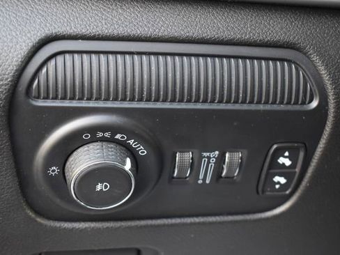 Used 2022 Jeep Wagoneer Series III AWD/4WD image 29