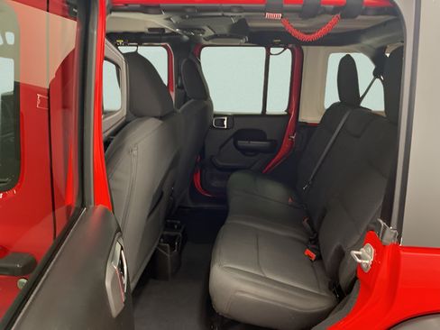 Used 2018 Jeep Wrangler Unlimited Sport S AWD/4WD image 19
