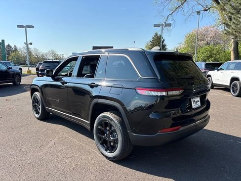 New 2026 Jeep Grand Cherokee Altitude AWD/4WD image 4