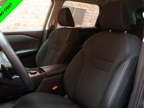 Used 2023 Nissan Rogue S image 10