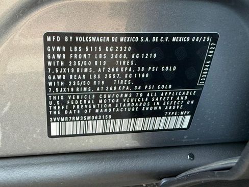 New 2025 Volkswagen Tiguan SE image 18