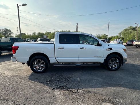Used 2017 Nissan Titan SL image 7