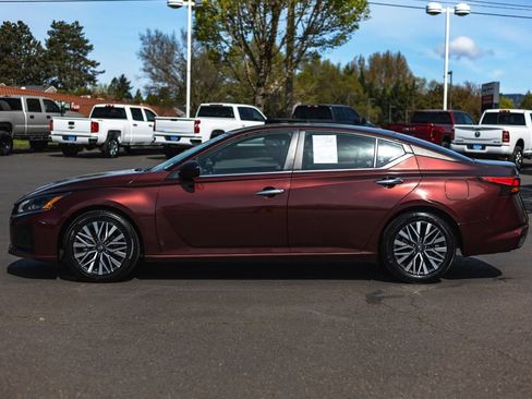 Used 2024 Nissan Altima 2.5 SV FWD image 12