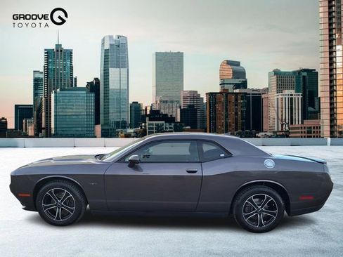Used 2017 Dodge Challenger R/T w/ Driver Convenience Group image 2