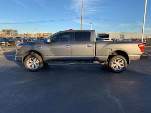 Used 2016 Nissan Titan SL image 4