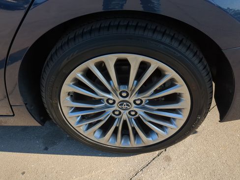 Used 2019 Toyota Avalon Limited w/ Preferred Accessory Package image 34