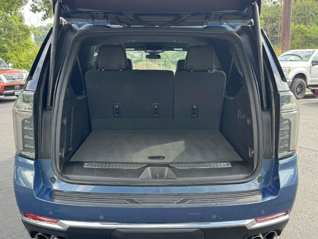 Used 2025 Chevrolet Suburban Premier AWD/4WD image 17