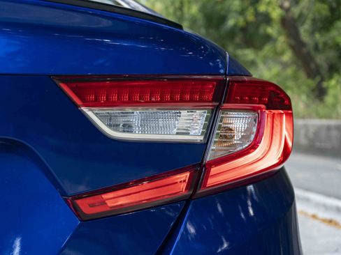Used 2022 Honda Accord Sport image 13