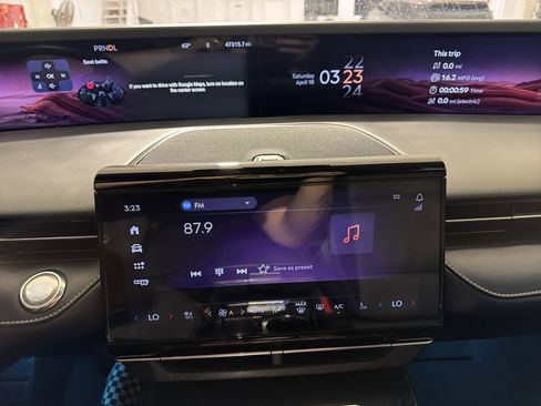 Used 2024 Lincoln Nautilus Reserve image 16