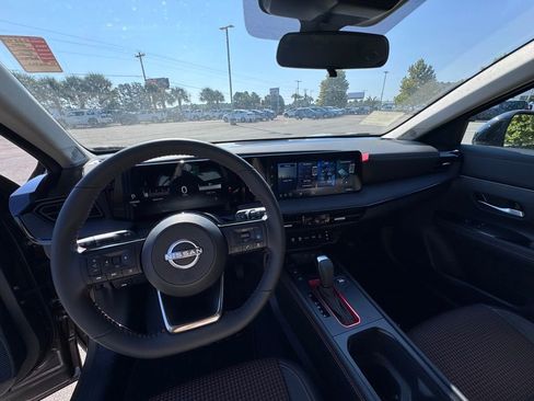 New 2026 Nissan Kicks SR FWD image 18
