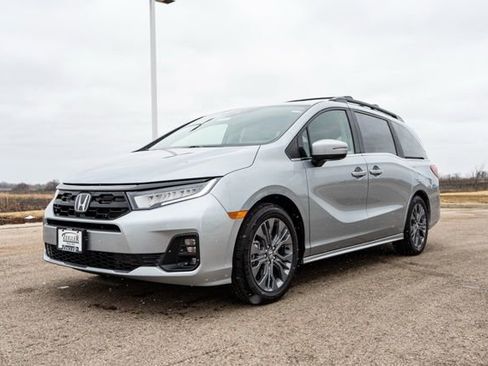 New 2026 Honda Odyssey Touring image 3