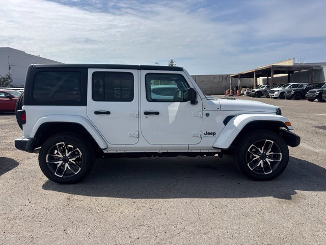 Used 2024 Jeep Wrangler Unlimited AWD/4WD image 4