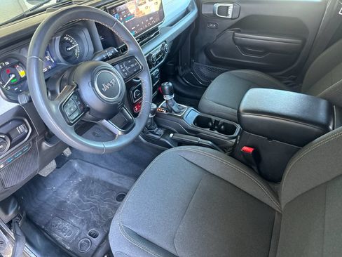 Used 2024 Jeep Wrangler Unlimited AWD/4WD image 10