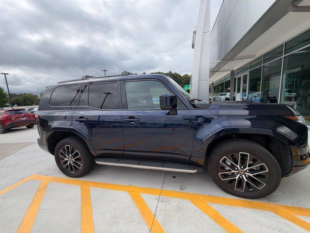 Used 2025 Lexus GX 550 w/ Accessory Package (2T) AWD/4WD image 10