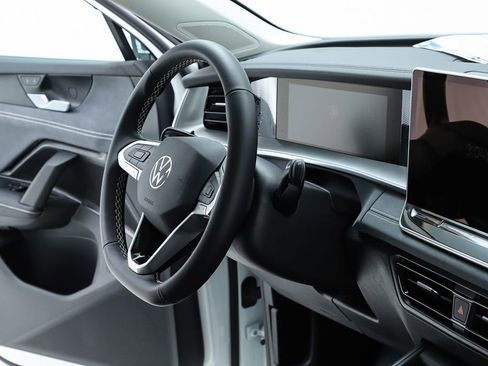 New 2026 Volkswagen Tiguan SE image 35