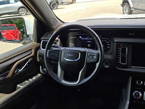 Used 2021 GMC Yukon XL Denali w/ Denali Ultimate Package AWD/4WD image 17