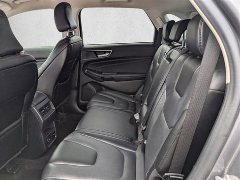 Used 2022 Ford Edge Titanium image 15