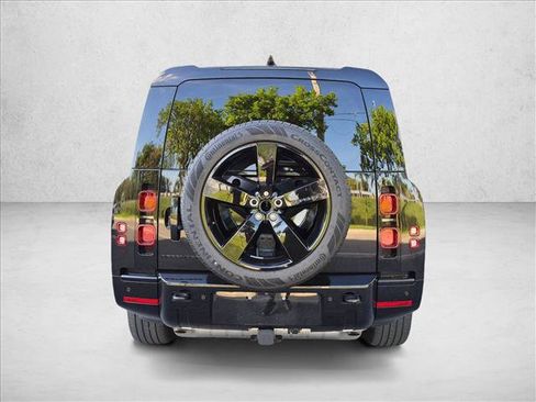 Used 2025 Land Rover Defender 130 X-Dynamic SE AWD/4WD image 6