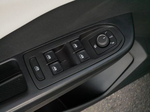 Certified 2025 Volkswagen Taos S image 19