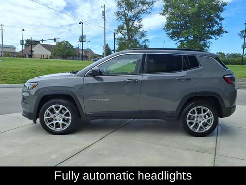 Used 2023 Jeep Compass Latitude AWD/4WD image 4