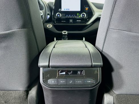 Used 2024 Toyota Highlander LE image 24
