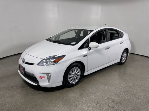 Used 2015 Toyota Prius Prime Plug-In Hybrid FWD image 7